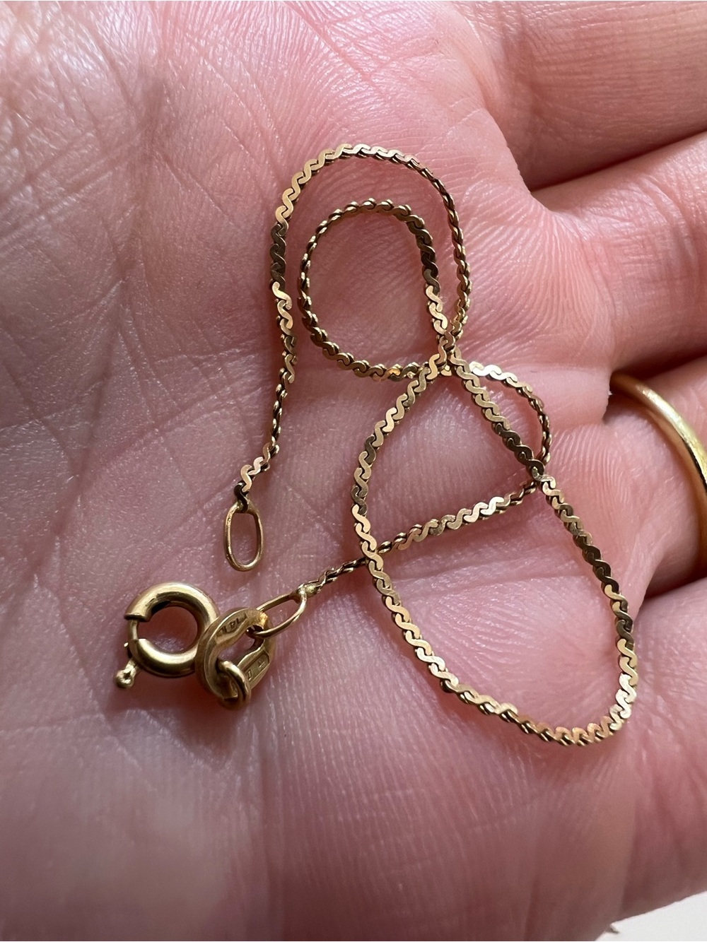 14K Delicate Gold Wavy Link Bracelet